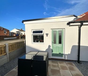 Hornsea House | Seashell Cottage - Dog friendly 1 bed cottage close to the sea