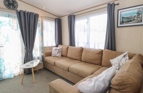 Hopton House | Seashell Lodge, 50 Foxburrow Hang
