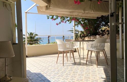 Vouliagmeni Apartment | Seaside apartment
