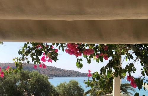 Vouliagmeni Apartment | Seaside apartment