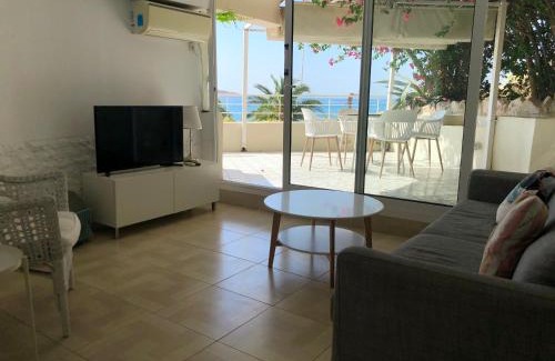 Vouliagmeni Apartment | Seaside apartment