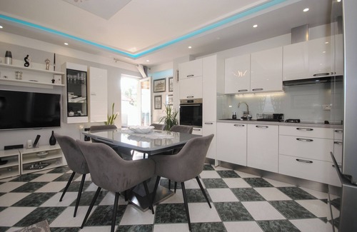 Arbanija Apartment | Seaside apartment with 3 terraces