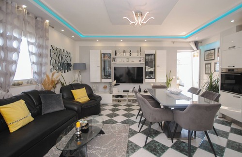 Arbanija Apartment | Seaside apartment with 3 terraces