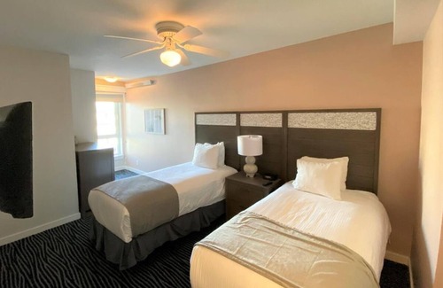 Seaside Resort | Seaside Beachfront Resort! 3 Bedroom. (Add Nights 5, 6 &7 only $50 each)