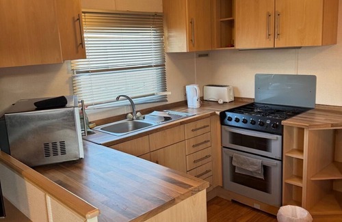 Leysdown-on-Sea House | Seaside Bliss Retreat in Heart of Isle of Sheppy