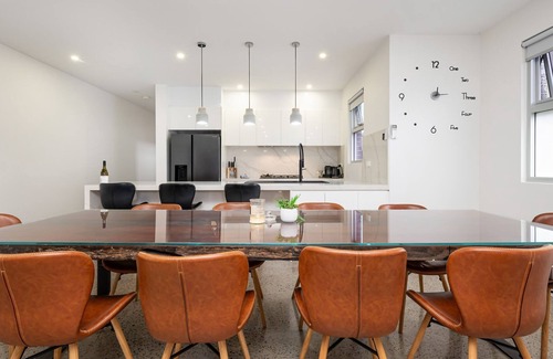 Dromana House | Seaside Breeze Luxe Retreat with Heated Pool