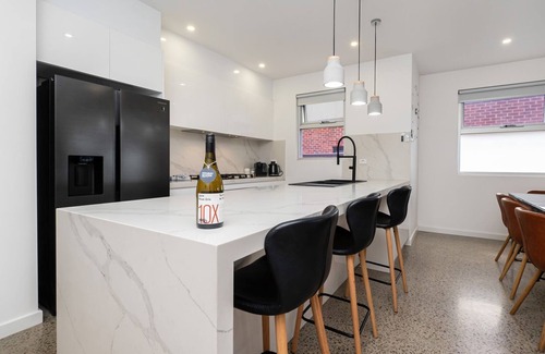 Dromana House | Seaside Breeze Luxe Retreat with Heated Pool