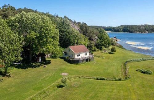Stromstad House | Seaside Cottage with Balcony and Grill