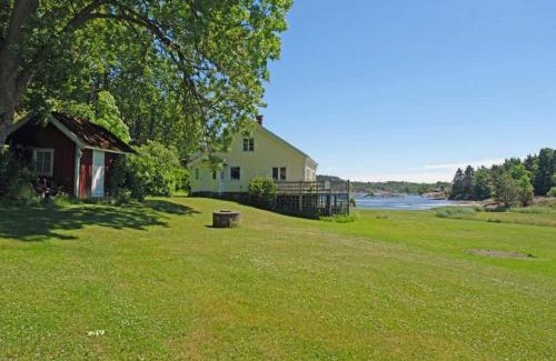 Stromstad House | Seaside Cottage with Balcony and Grill