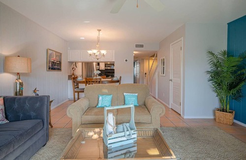 Harbor Oaks Condo | Seaside Cottage with water views!