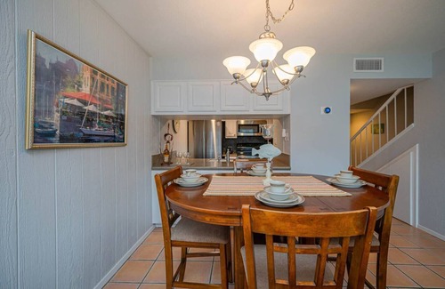 Harbor Oaks Condo | Seaside Cottage with water views!