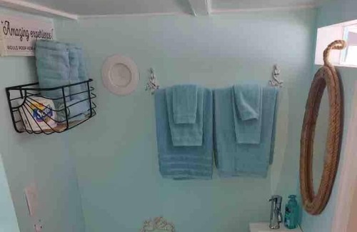 Merritt Island Boat Rental | Seaside Escape A Cozy Houseboat