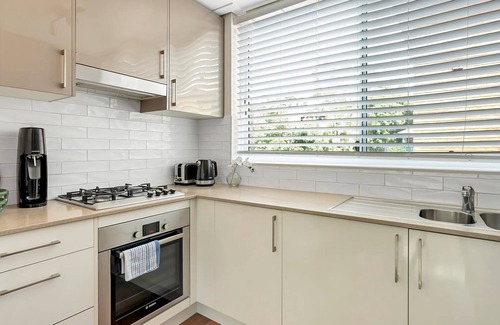 Dee Why Apartment | Seaside Escape Private Balcony BBQ