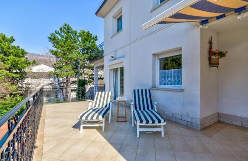 Jadranovo Apartment | Seaside Guesthouse by JR City Apartments