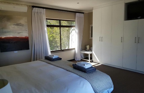 Hermanus Heights House | Seaside Hermanus Guest Room