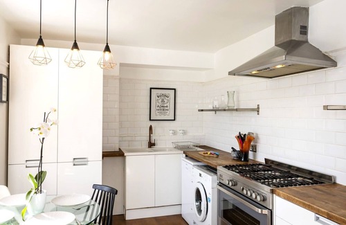 Eastbourne Seafront Apartment | Seaside Hideout - close to beach