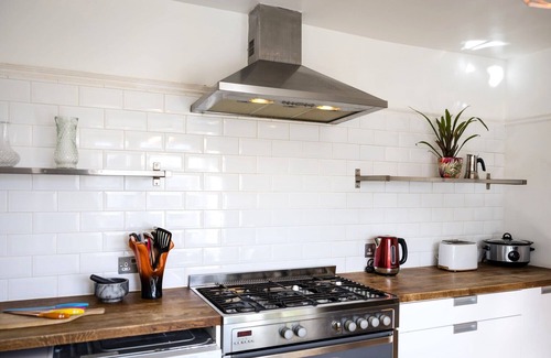 Eastbourne Seafront Apartment | Seaside Hideout - close to beach