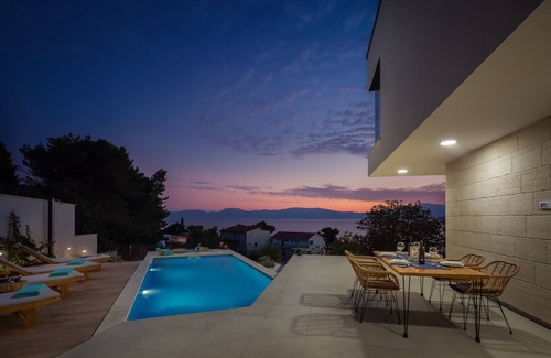 Gradac House | Seaside luxury villa with a swimming pool Zaostrog, Makarska (K-19037)