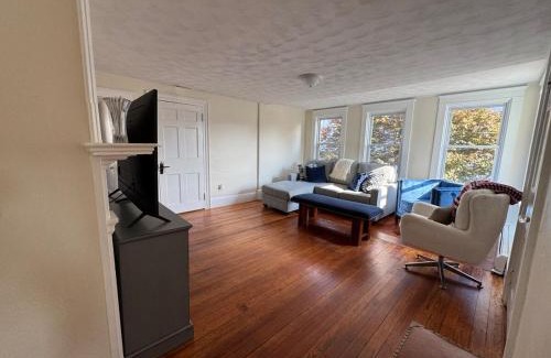 Warren Apartment | Seaside Stay in Historic Warren