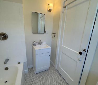 Warren Apartment | Seaside Stay in Historic Warren