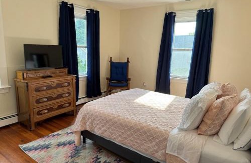 Warren Apartment | Seaside Stay in Historic Warren