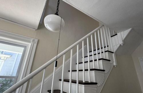 Warren Apartment | Seaside Stay in Historic Warren