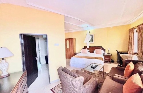 Freetown Hotel | Seaside Suites and Hotel Room #112
