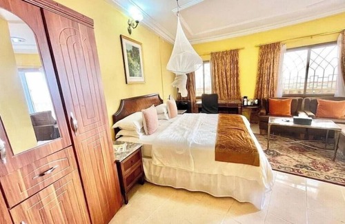 Freetown Hotel | Seaside Suites and Hotel Room #112