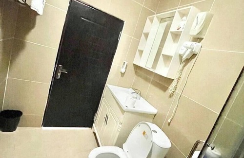 Freetown Hotel | Seaside Suites and Hotel Room #112