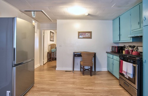 Lithonia House | SEASON DISCOUNT - RENOVATED in Lithonia, sleeps 7, plenty parking