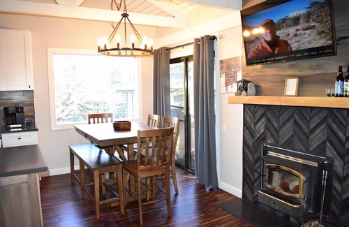 Mammoth Lakes Condo | Seasons 4 164 is a newly remodeled corner condo close to Village, Canyon Lodge and Lakes