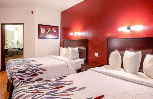 Traverse City Hotel | Seasons Inn Traverse City