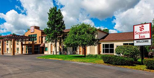 Traverse City Hotel | Seasons Inn Traverse City