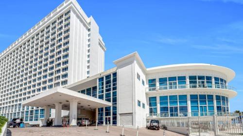 Mid Beach Apartment | SeaStays Apartments