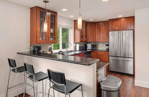 Mann House | Seattle Vacation Home: The Depot - Luxury 3 bed/2.5 bath, great location