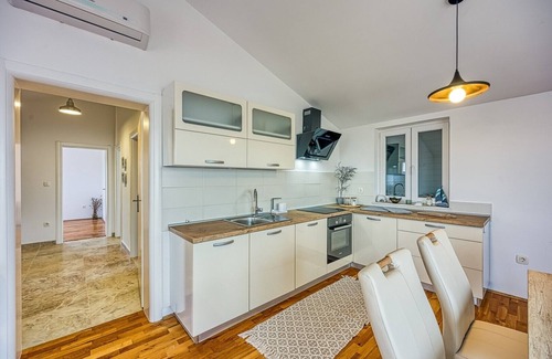 Crveni Vrh Apartment | Seaview Apartment Emma