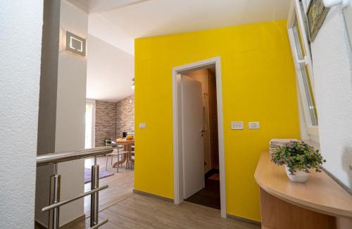 Jadrija Apartment | Seaview & Balcony Apartment PETRA