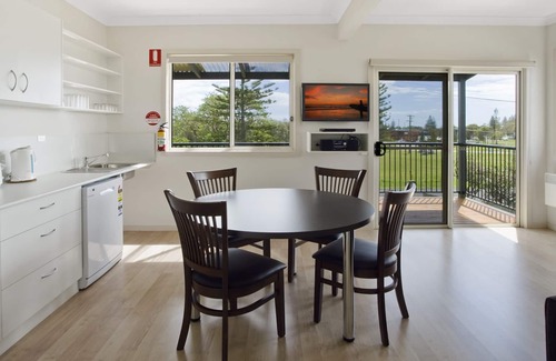 Bermagui Cottage | Seaview Beach House 6 - Wheelchair accessible