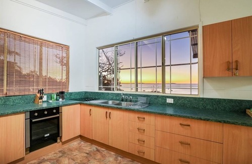 Seventeen Seventy Apartment | Seaview - Charming Two-Bedroom Home with Stunning Views of the Historic Bay of 1770