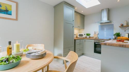 Rhosneigr House | Seaview Cottage