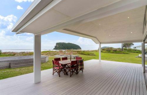 Whangamata House | Seaview Escape - Beachfront Home