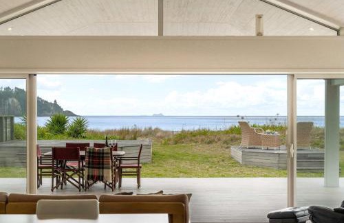 Whangamata House | Seaview Escape - Beachfront Home