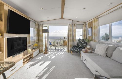 Rhoose House | Seaview Holiday Let - Vale Holiday Park at Cardiff Airport
