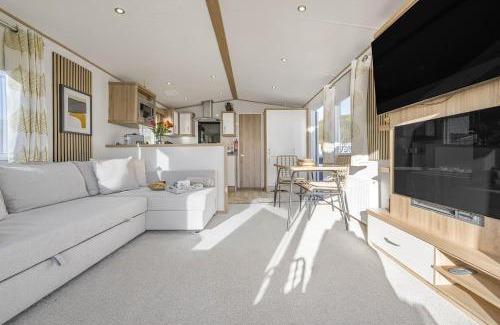 Rhoose House | Seaview Holiday Let - Vale Holiday Park at Cardiff Airport