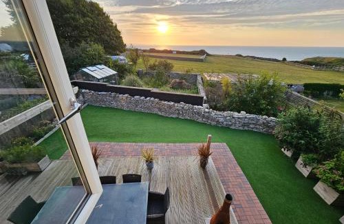 Southwell House | Seaview Home with Private Garden, BBQ, Decking & Fire Pit