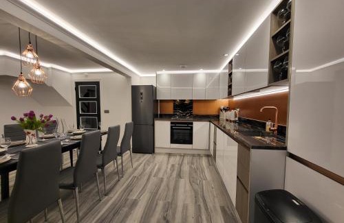 Southwell House | Seaview Home with Private Garden, BBQ, Decking & Fire Pit
