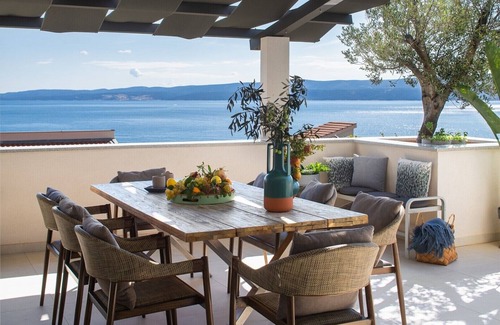 Duce Villa | Seaview villa Mila with 4 en-suite bedrooms, private heated pool, Finnish sauna, Treadmill, sandy beach 250m