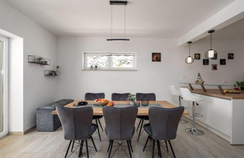 Ripenda Kosi House | Seaview Villa Mare Visum in a peaceful location