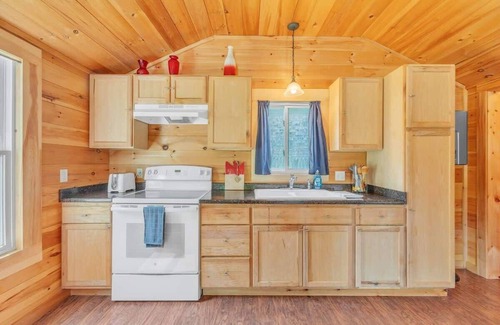 Seawall Cabin | Seawall Retreat! Close to Ocean & Acadia!