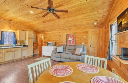 Seawall Cabin | Seawall Retreat! Close to Ocean & Acadia!
